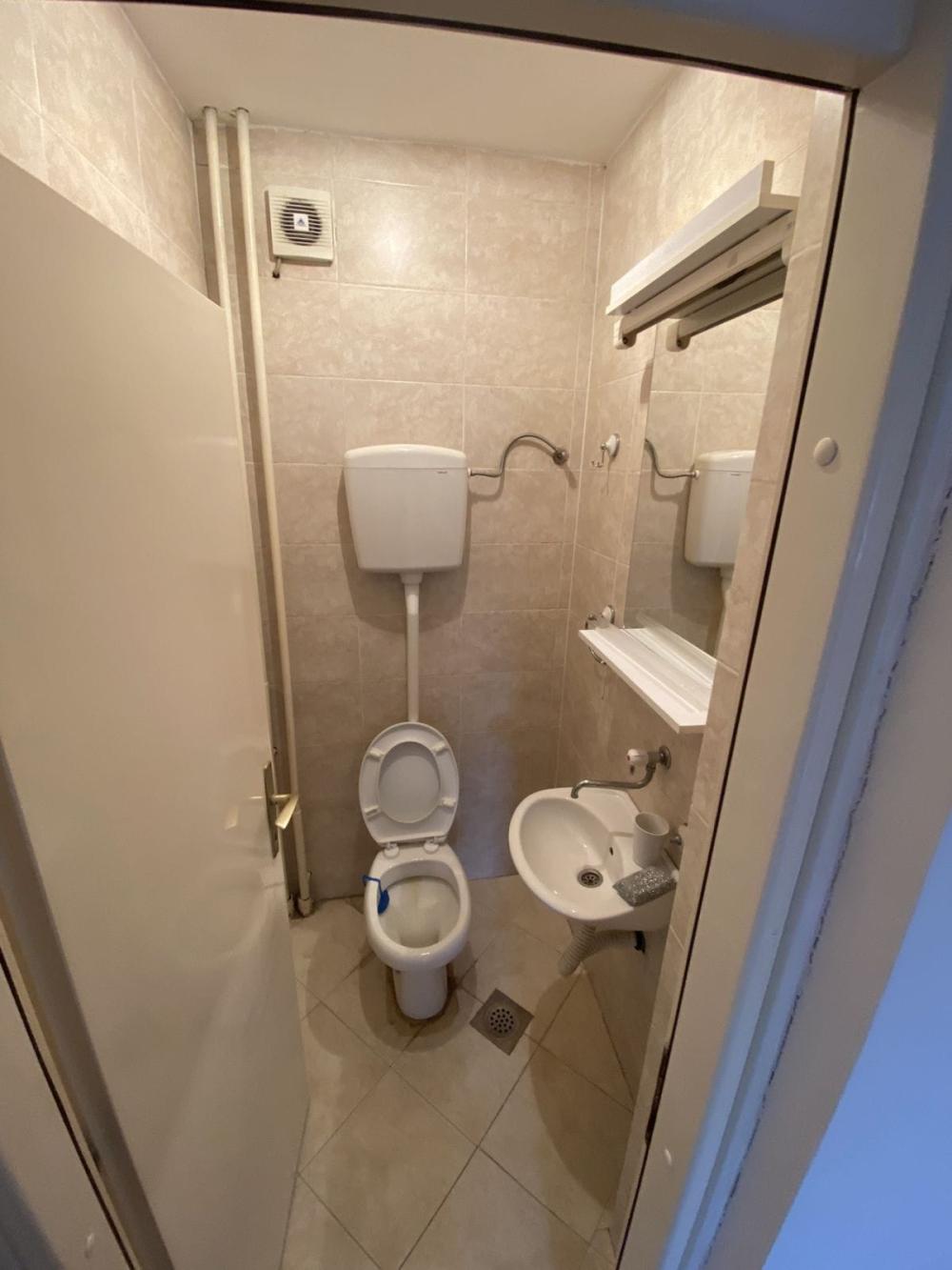 Slika 7 - Početak bulevara Nemanjića,  Lokal za izdavanje, 73m2, 400€